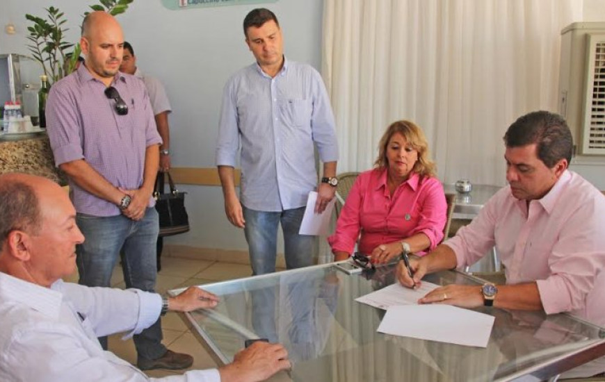 Com OS assinadas, obras devem começar