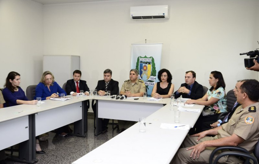 Comando da PM e outros órgãos em coletiva