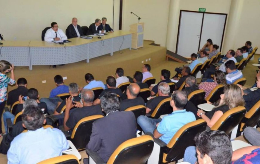 Sindicatos e governo em reunião