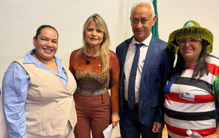 Vereadora Nassa Silva (1ª à esq) e vereador João Justino (2º da dir/esq)