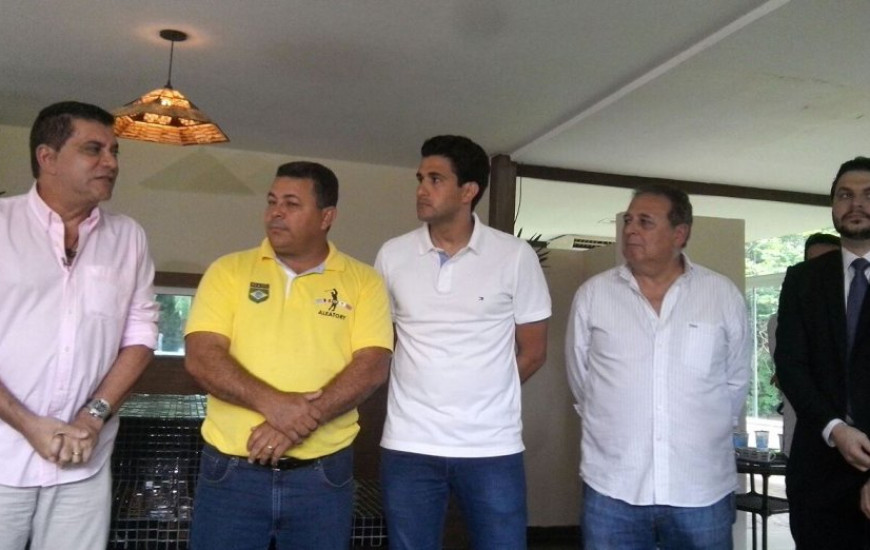 Amastha e aliados em coletiva nesta 2ª
