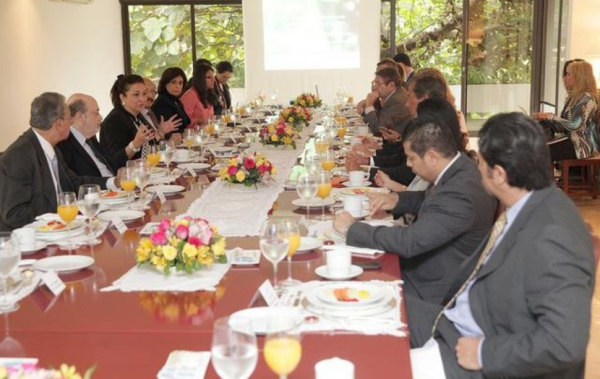 Ministra se reúne com embaixadores