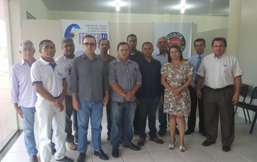 Representantes protocolam notificação no Palácio