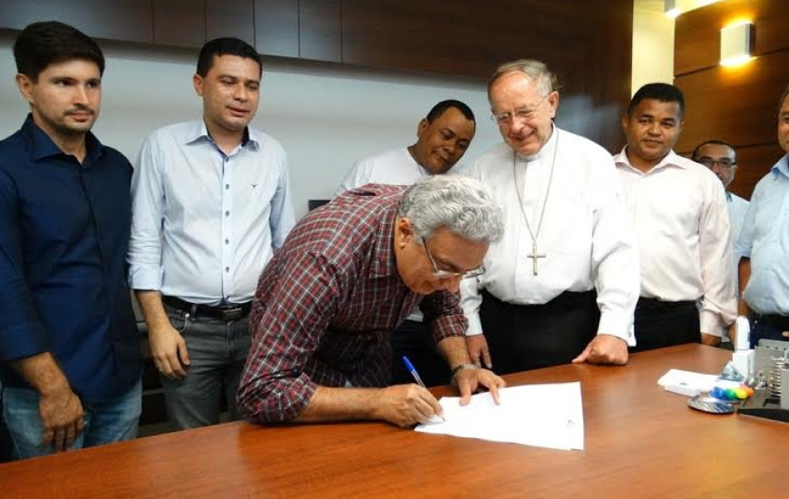 Laurez Moreira sancionou duas leis