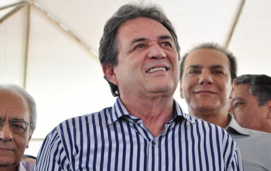 Presidente da comissão interventora, senador Moka