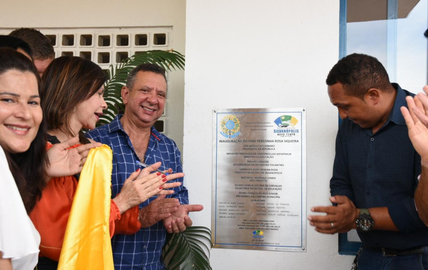 Antonio andrade durante entega do Cemei Terezinha Siqueira