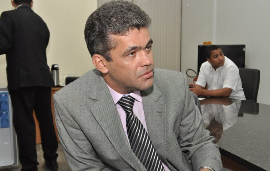 Milton, enfim, diplomado