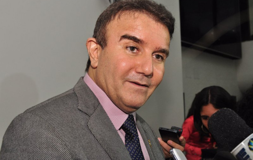 "Qualquer um ou nenhum", joga Eduardo