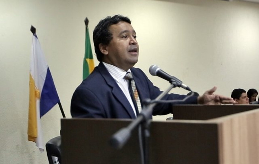 Elenil se posiciona contra decreto da prefeitura