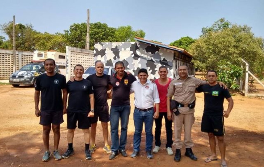 Major Negreiros com militares