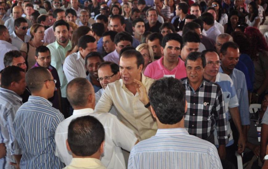 Candidatos saem às ruas