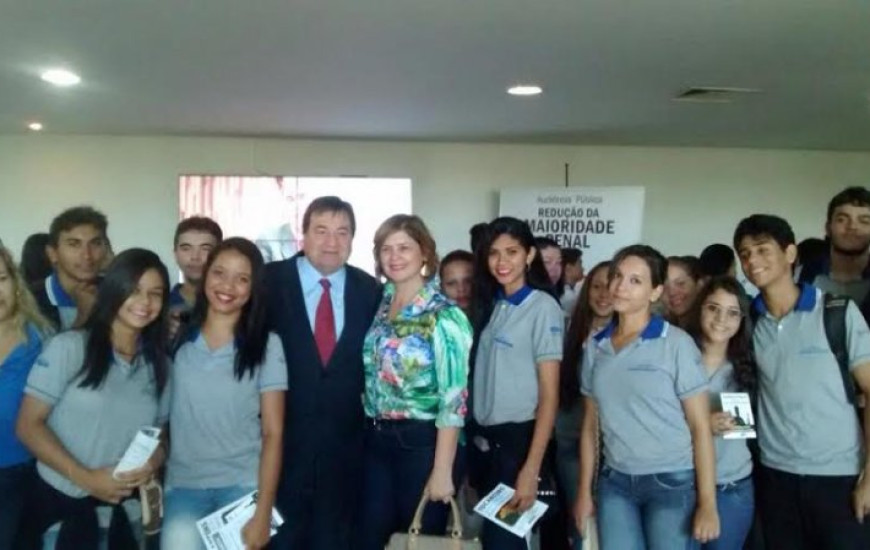 Deputado participa de debate na AL