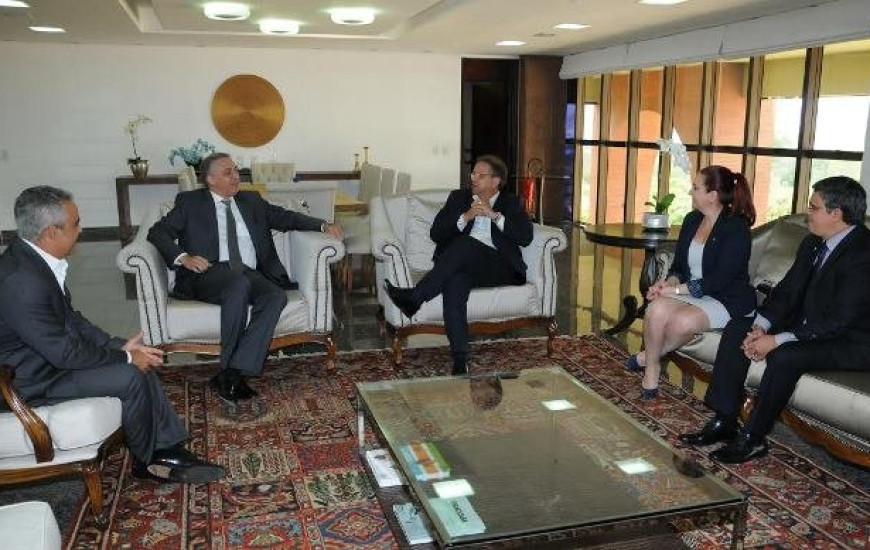 Miranda busca parceria com a Caixa Econômica