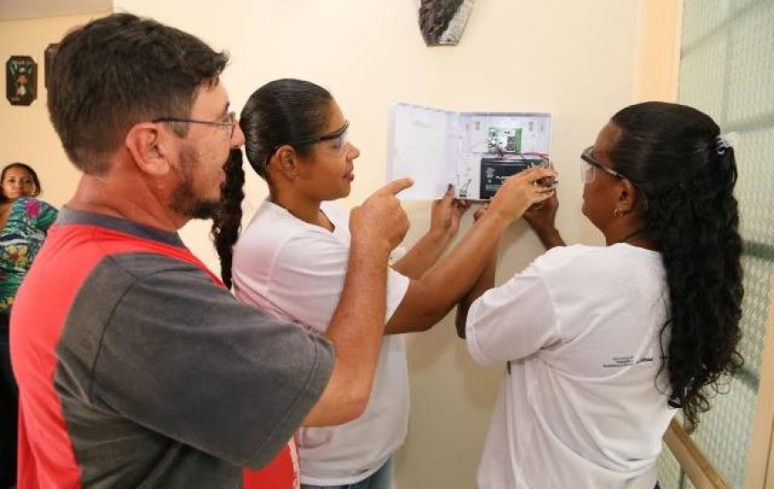 Projeto Jeito de Mulher entrega certificados