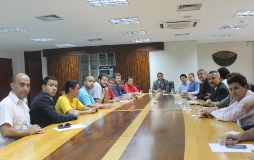 Reunião entre Sintet, deputados e jurídico da AL