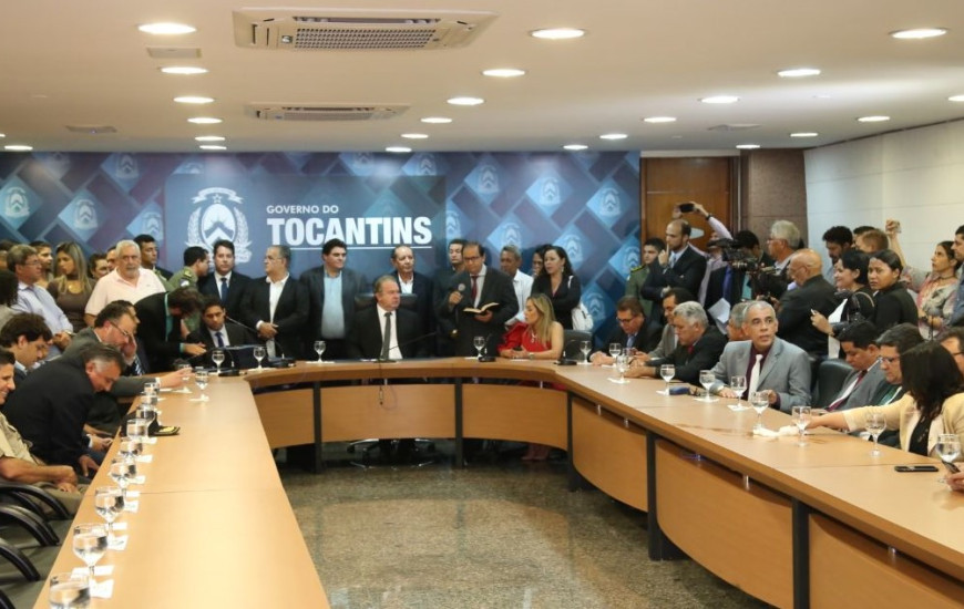 Governador interino anuncia parte de novo secretariado