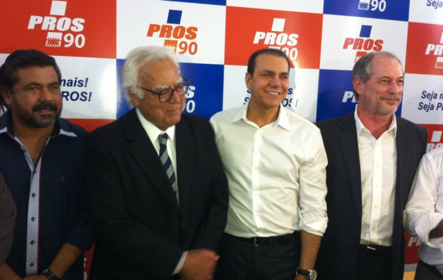 Ataídes ladeado por Miro Teixeira e Ciro Gomes