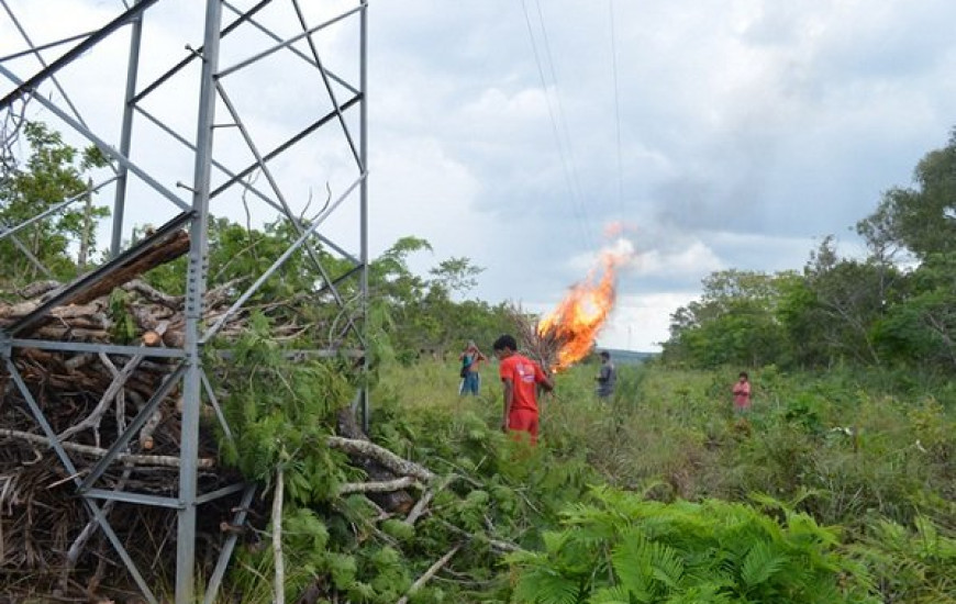 Indígenas suspendem ameaça por 24 horas