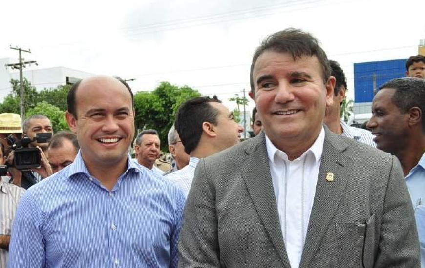 Eduardo ao lado de Sandoval