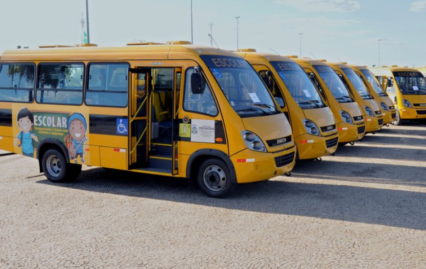 Ônibus escolares também foram entregues