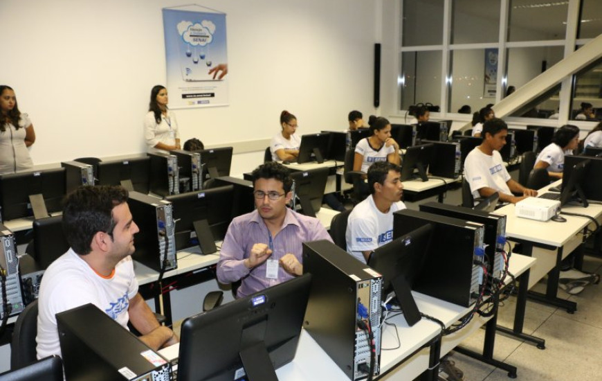 Alunos do Senai em avaliação