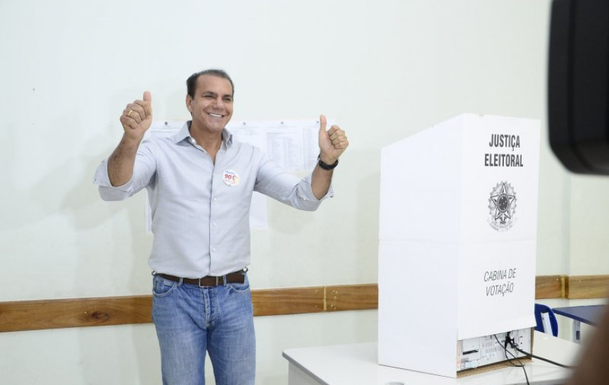 Ataídes na urna de votação