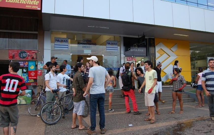 Manifestantes fizeram novo protesto na Prefeitura