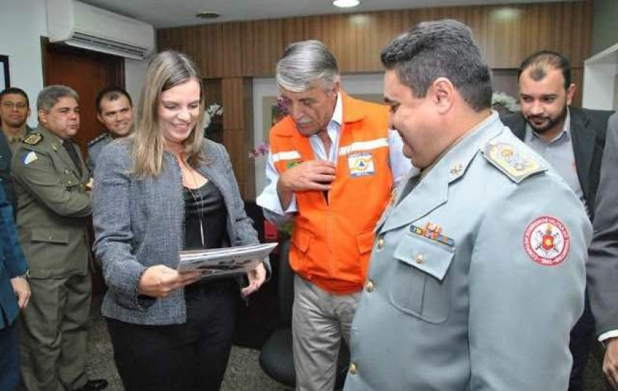 Claudia Lelis destaca dedicação dos Bombeiros