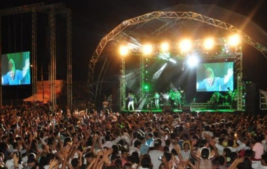40 mil participam de festa na praia