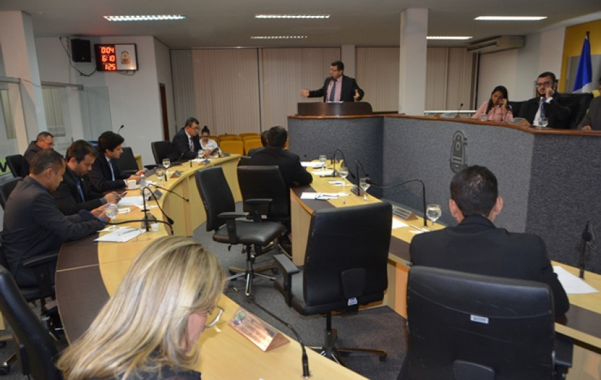 Sessões extraordinárias foram realizadas na noite de ontem