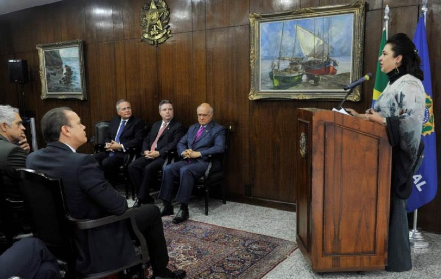 Senadora será a relatora da Comissão do Extrateto