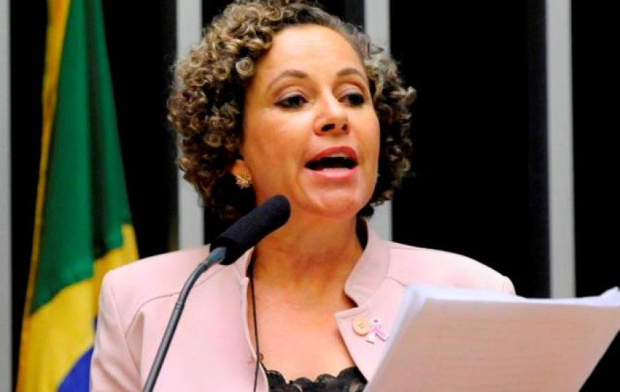 Josi Nunes comemora derrubada de veto