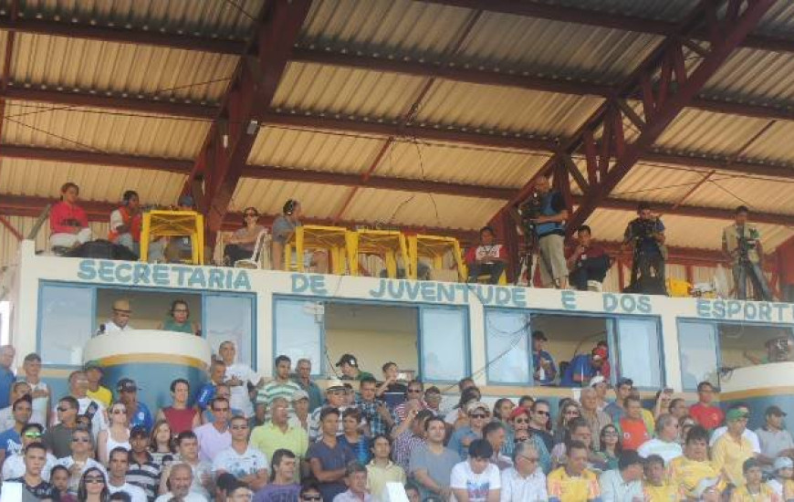 Cronistas empoleirados em estádios: aceto denuncia