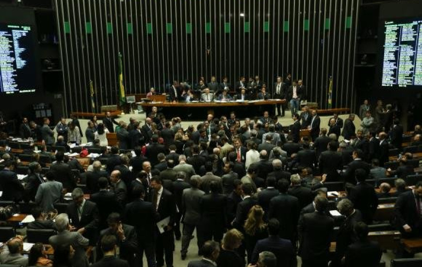 Plenário do Congresso aprecia o projeto do governo