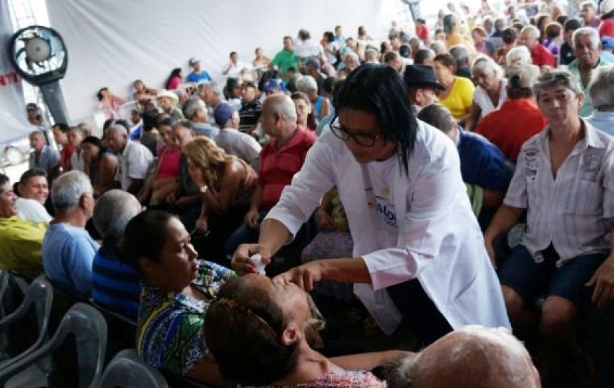 Carreta leva atendimento aos municípios