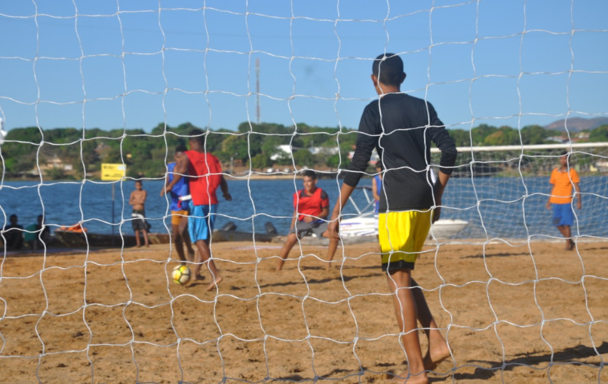 Torneio de futebol de areia masculino.