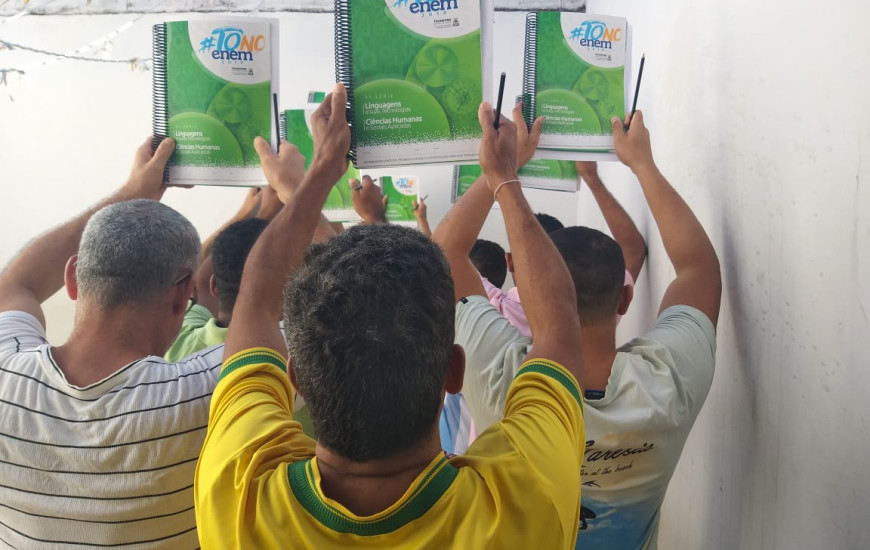 Em parceria com a Seduc estão sendo distribuídos kits preparatórios.