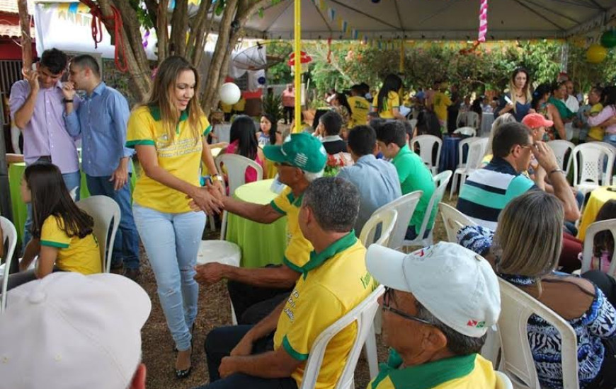 Luana no Encontro da Família Camilo