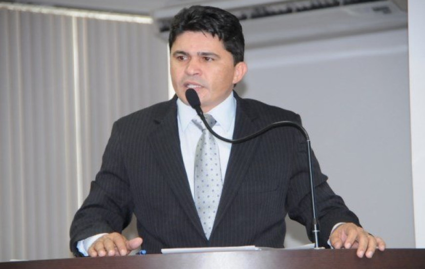 Negreiros diz que Bombeiros serão despejados