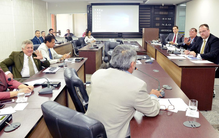 Secretário prometeu reenquadrar o orçamento do Executivo