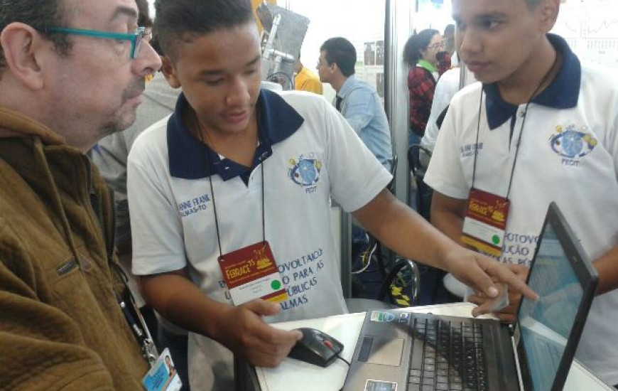 Estudantes participam da Febrace em São Paulo