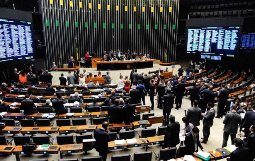 A sessão começou às 9h45 desta terça