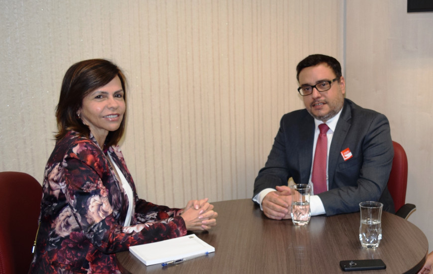 Dorinha em reunião no debate pela Educação