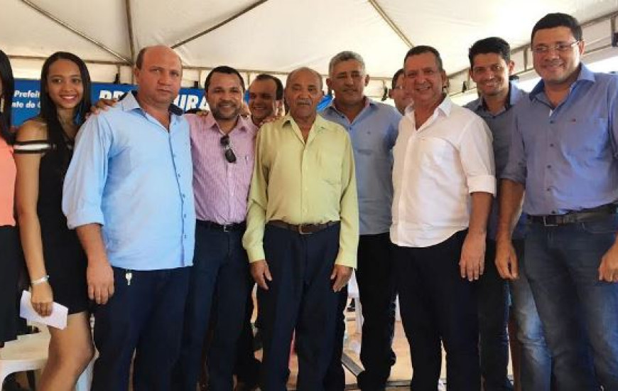 Toinho Andrade prestigia inauguração em Monte do Carmo