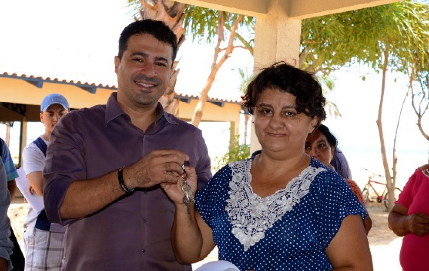  Kariello Coelho entrega chaves a comerciantes