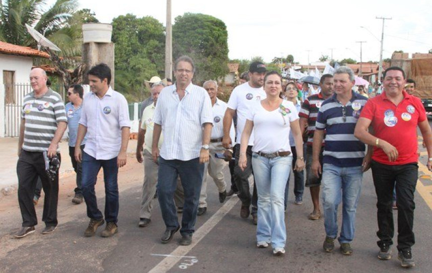 Candidatos caminham em Sítio Novo