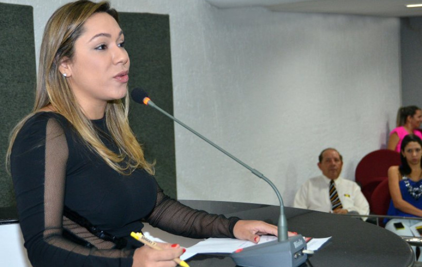 Luana defende convocação de aprovados