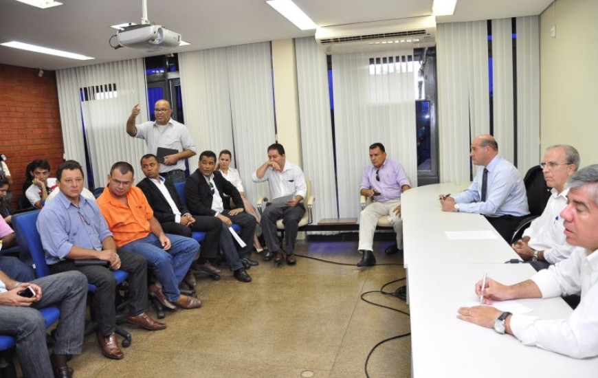 Reunião acontece a portas fechadas