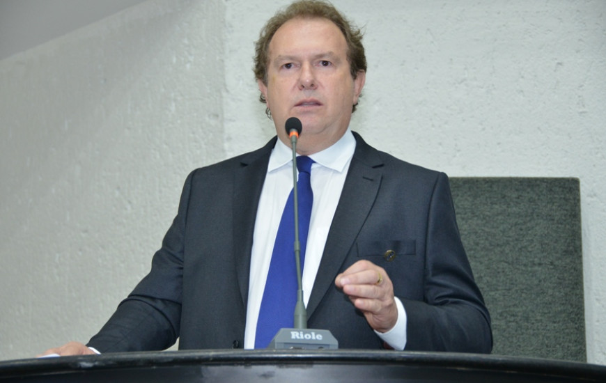 Deputado é presidente da Assembleia Legislativa do Tocantins
