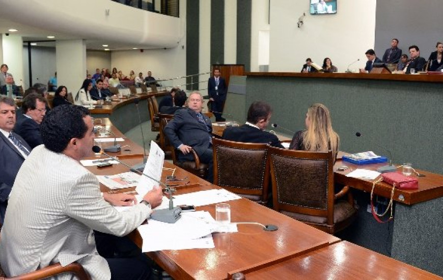 Deputados articulam formação de blocos na AL